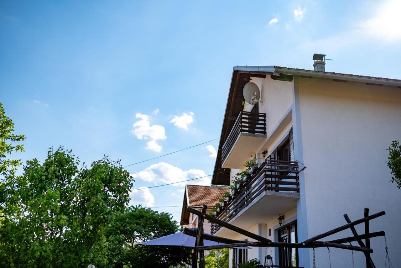 Apartments Fuma Otocac Luaran gambar